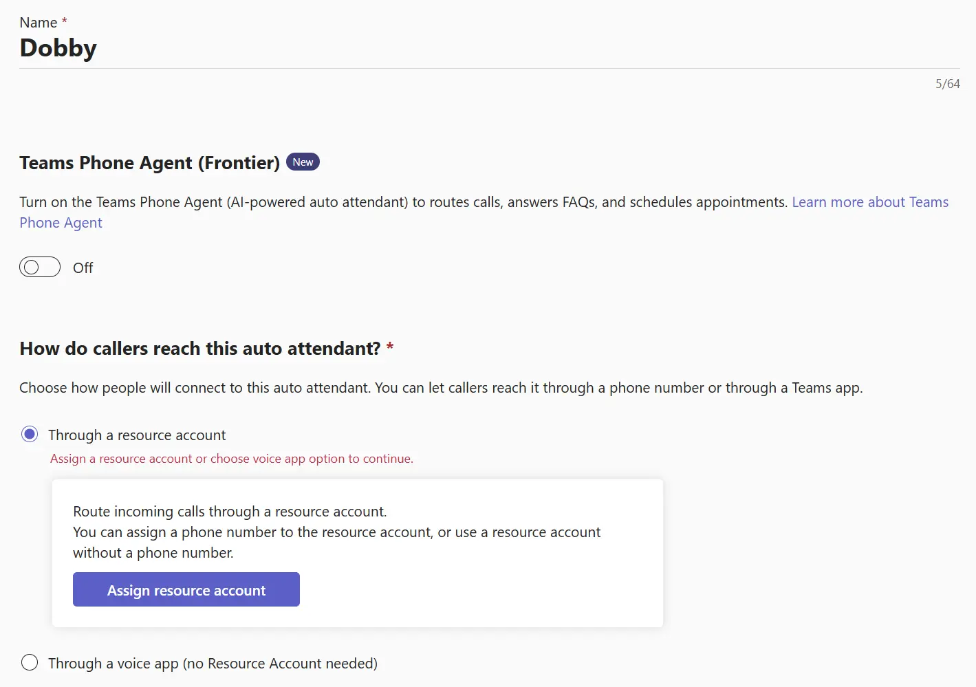 Im Microsoft-365-Dialog ist der Teams Phone Agent Frontier für Dobby auf Off gestellt, mit Optionen für Resource Account und Voice App darunter.